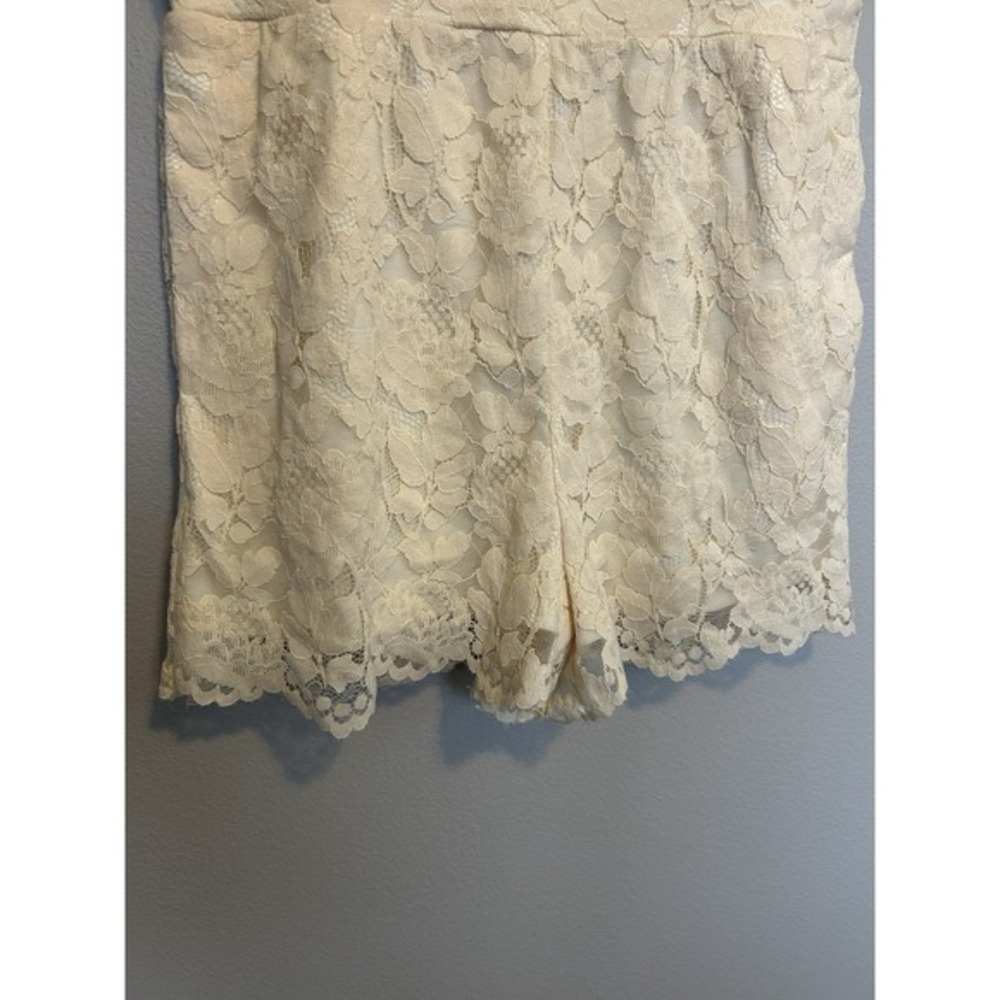 Promesa Ivory Lace Sleeveless Romper with V-Neck - Picture 3 of 8